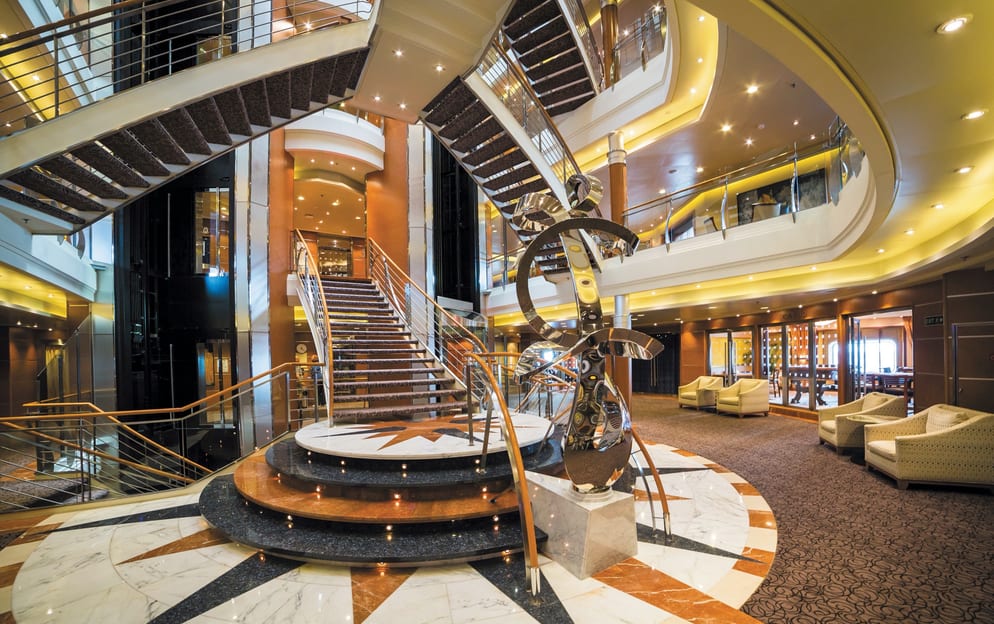 RSSC, Seven Seas Voyager, Atrium 1.jpg